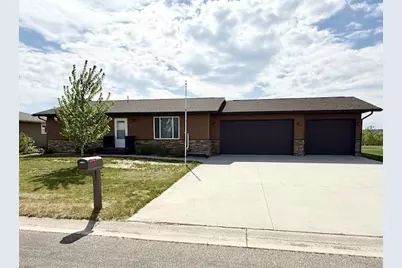 822 9th Avenue SW, Perham, MN 56573 - Photo 1