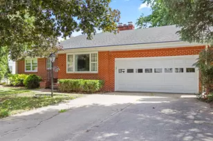 216 8th Ave SE, Waseca, MN 56093 - Photo 2
