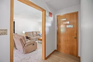 216 8th Ave SE, Waseca, MN 56093 - Photo 4