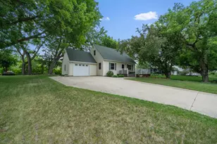 406 Fingal Ct, Alexandria, MN 56308 - Photo 2