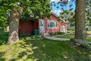781 4th Ave SE, Wells, MN 56097 - Photo 2