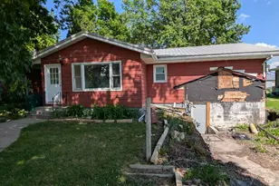 781 4th Ave SE, Wells, MN 56097 - Photo 1