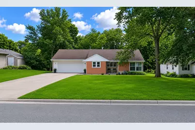 914 N Baird Avenue, Fergus Falls, MN 56537 - Photo 1