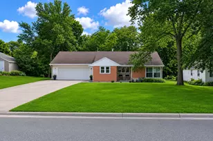 914 N Baird Ave, Fergus Falls, MN 56537 - Photo 1