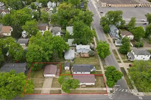 2401 7th Ave E, Hibbing, MN 55746 - Photo 2