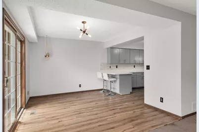 7111 Robinwood Bay, Woodbury, MN 55125 - Photo 8