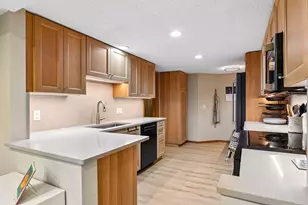 6051 Laurel Ave, Golden Valley, MN 55416 - Photo 6
