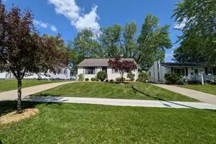 654 36th Ave NW, Rochester, MN 55901 - Photo 2
