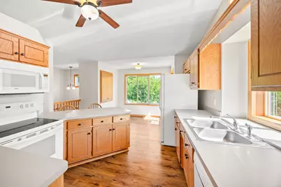 488 Thomas Avenue, Shakopee, MN 55379 - Photo 4