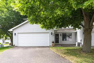 372 Gironde Ct, Woodbury, MN 55125 - Photo 2