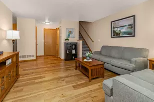 372 Gironde Ct, Woodbury, MN 55125 - Photo 4