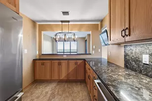 168 6th St E, Saint Paul, MN 55101 - Photo 6