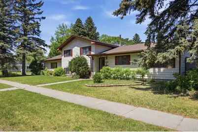 1304 26th Avenue S, Moorhead, MN 56560 - Photo 2