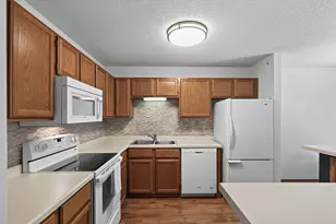 15155 Lesley Ln, Eden Prairie, MN 55346 - Photo 8