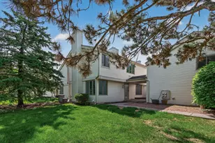 313 Elan Ct, Woodbury, MN 55125 - Photo 4