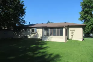 513 S Elizabeth Ave, Hills, MN 56138 - Photo 2