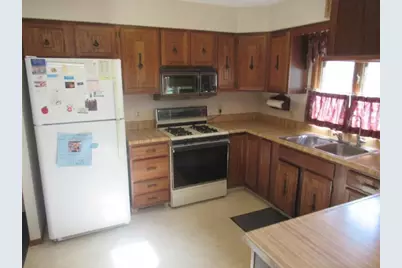 513 S Elizabeth Avenue, Hills, MN 56138 - Photo 4