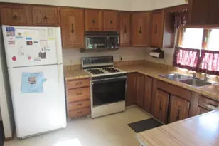 513 S Elizabeth Ave, Hills, MN 56138 - Photo 4