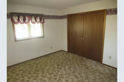 513 S Elizabeth Avenue, Hills, MN 56138 - Photo 10