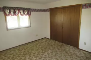 513 S Elizabeth Ave, Hills, MN 56138 - Photo 10