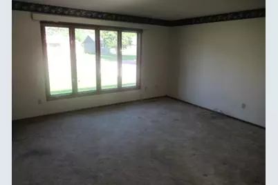 513 S Elizabeth Avenue, Hills, MN 56138 - Photo 6