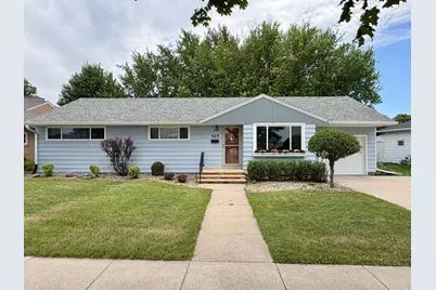 425 W Dodge Street, Luverne, MN 56156 - Photo 1