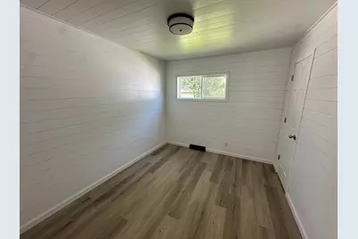 922 Tindolph Avenue S, Thief River Falls, MN 56701 - Photo 6