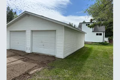 922 Tindolph Avenue S, Thief River Falls, MN 56701 - Photo 12