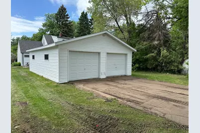 922 Tindolph Avenue S, Thief River Falls, MN 56701 - Photo 10