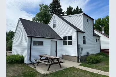 922 Tindolph Avenue S, Thief River Falls, MN 56701 - Photo 2