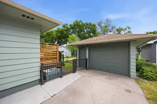 918 14th St N, Moorhead, MN 56560 - Photo 6