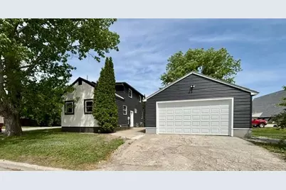 120 Spruce Avenue S, Thief River Falls, MN 56701 - Photo 2
