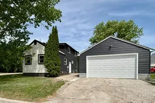 120 Spruce Ave S, Thief River Falls, MN 56701 - Photo 2
