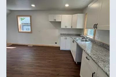 120 Spruce Avenue S, Thief River Falls, MN 56701 - Photo 4