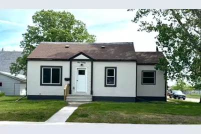 120 Spruce Avenue S, Thief River Falls, MN 56701 - Photo 1