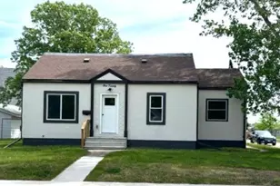 120 Spruce Ave S, Thief River Falls, MN 56701 - Photo 1