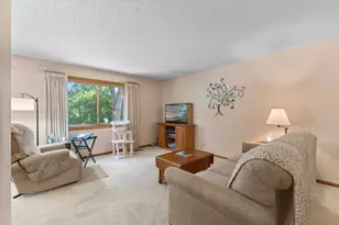 975 Heritage Ct E, Vadnais Heights, MN 55127 - Photo 6