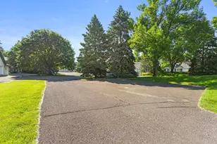 975 Heritage Ct E, Vadnais Heights, MN 55127 - Photo 30