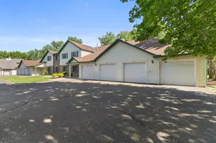 975 Heritage Ct E, Vadnais Heights, MN 55127 - Photo 2