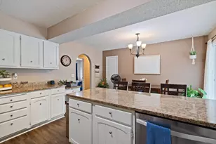 121 Chaparral Dr, Apple Valley, MN 55124 - Photo 14