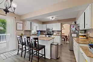 121 Chaparral Dr, Apple Valley, MN 55124 - Photo 10
