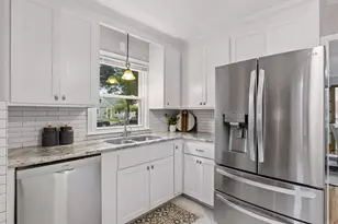 253 Washburn Ave N, Minneapolis, MN 55405 - Photo 10