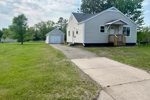 609 4th St NW, Wadena, MN 56482 - Photo 2