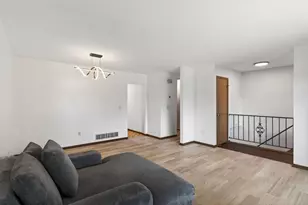 1631 Woodbridge St, Saint Paul, MN 55117 - Photo 2