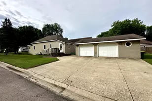 415 N 6th St, Marshall, MN 56258 - Photo 40
