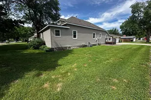 415 N 6th St, Marshall, MN 56258 - Photo 2