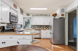 230 Mcleod Ave W, Winsted, MN 55395 - Photo 8
