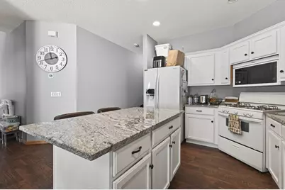 440 Hickory Lane N, Oakdale, MN 55128 - Photo 10