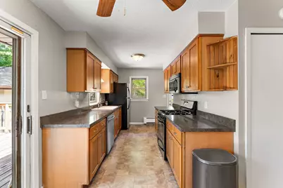 610 Grange Avenue N, Oakdale, MN 55128 - Photo 8
