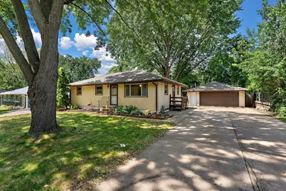 610 Grange Avenue N, Oakdale, MN 55128 - Photo 2
